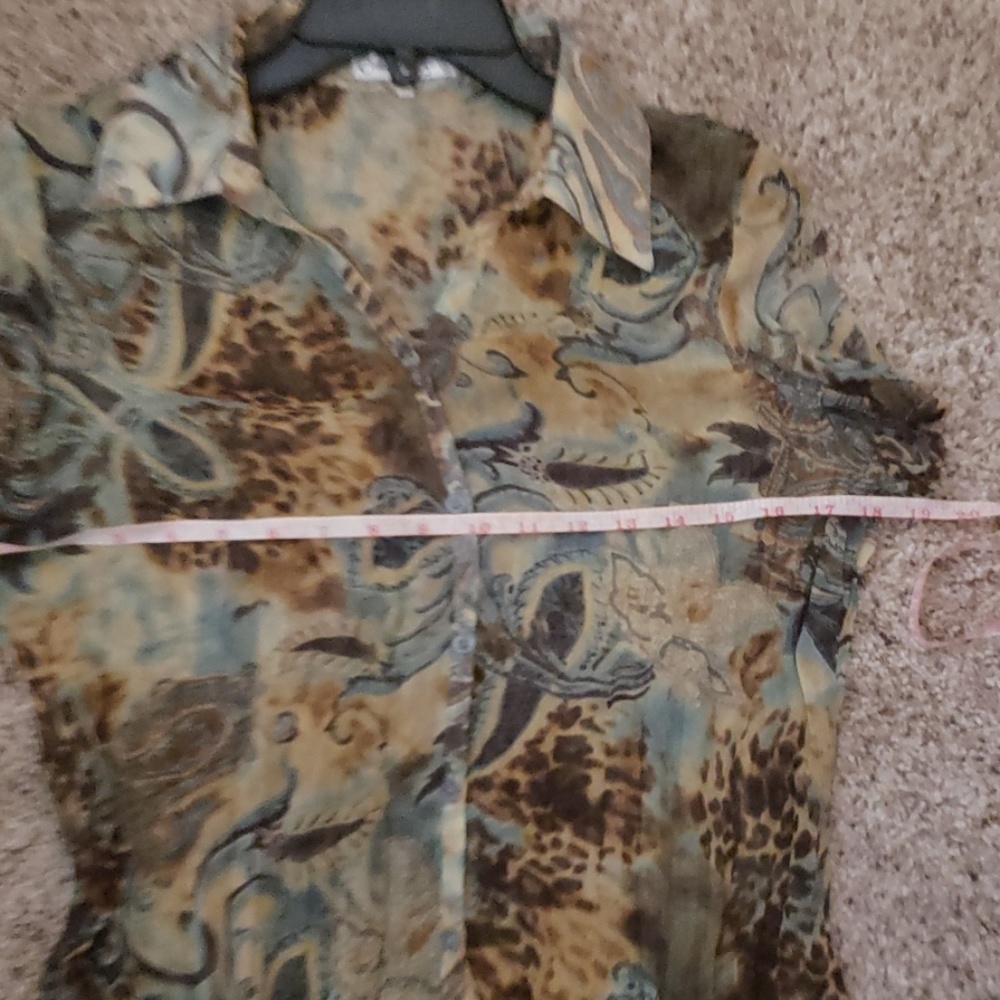 Beautiful sheer blouse w/ paisley and animal print - Picture 5 of 5
